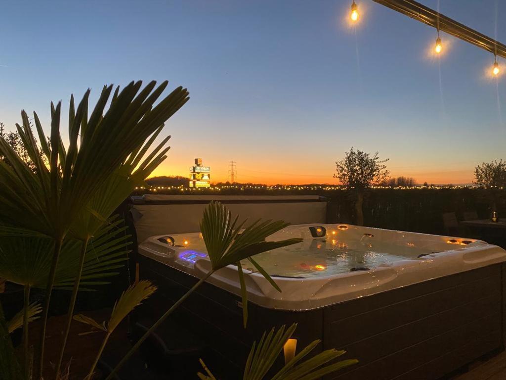 Wellness Dome Penthouse Suite Kerkrade Zewnętrze zdjęcie